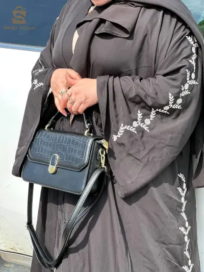 عباية مطروزة
