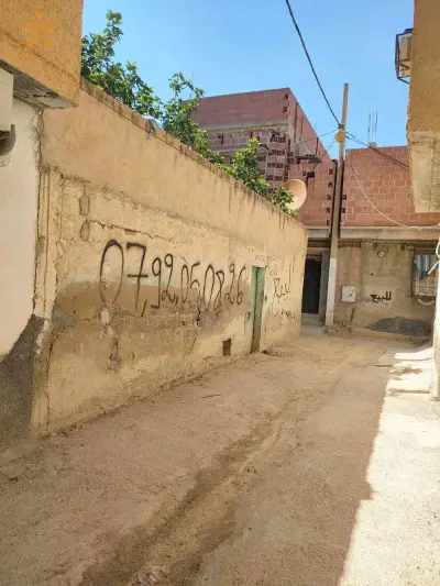 بوعقال بالقرب من مدرسة بوليلة كيما الرواد الضيقين فوق الواد جوست