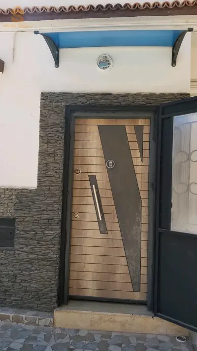 Villa à vendre avec son meuble sur Mostaganem superficie 183m², cartier castor. prix 6 milliards