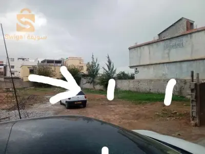 قطعة ارض في منطقة هراوة معمرية بالتحديد مساحتها 270 م مربع يمكن الاتلاع على الوثائق عند الموثق ...للقطعة عقد في الشيوع جاري التعديل في الحكمة للحصول على الدفتر العقاري