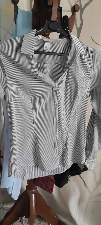 chemise grise trop belle