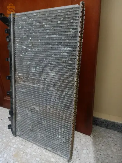 radiateur ACCENT  خاصها بسان فوقاني في حالة جيدة