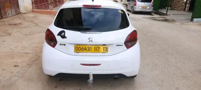 سيارة 208 جديدة