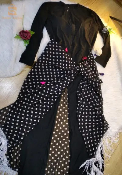 بوركيني قماش وتر بروف
2ps 
كيما واضح في الصور الريال         لطايات   L.x/l2xl 3xl