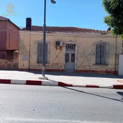 Ain Fares, face à la route nationale n°7 (Camp d'Alger)