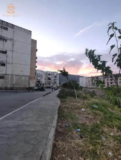 appartement F3 les allemands 11 éme 
5 éme étage coopérative garde 
Le soleil passe dessus toute la journée Surplombant les montagnes siraydi belle vue