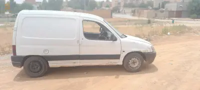 سيارة