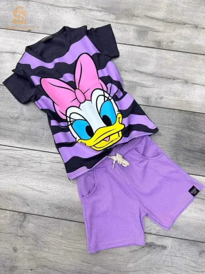 De superbes vêtements d'été pour filles