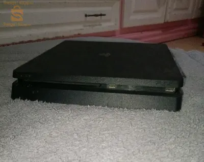 بلاي 4 سليم نضيف مع 2 منيطات