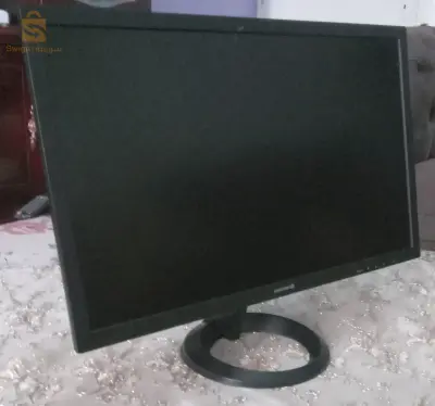 ÉCRAN MARQUE  ESSENTIEL 22"
