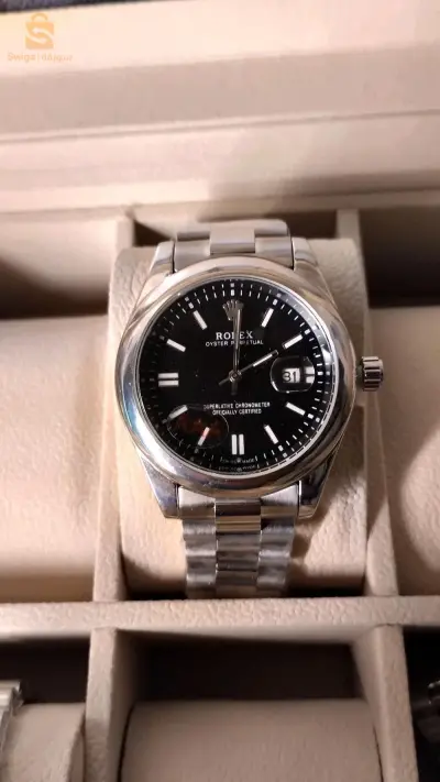 montre Rolex oyster perpetual La qualité AAA 👌 acier inoxydable 🦾 علامة رولكس 👑 موجودة على كل جزء من أجزاء الساعة داخل الساعة و على ظهر الساعة و في الجزء المخصص بتعديل الوقت و على قفل الحزام و على ظهر الحزام 👑👑👑
