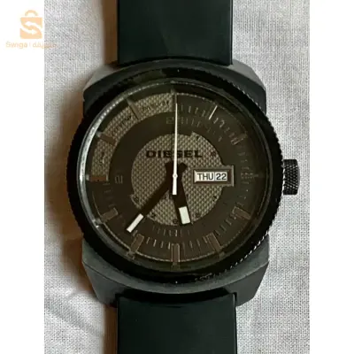 une très belle montre homme diesel presque neuf