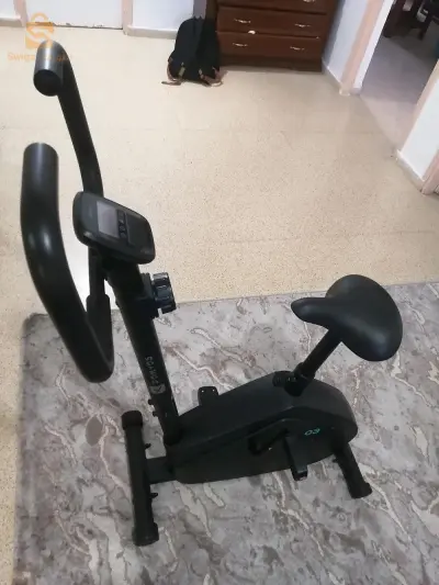 Vélo d'appartement de la marque Essential Domyos