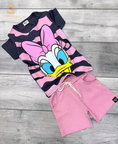 De superbes vêtements d'été pour filles