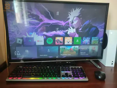 Xbox series S et la mannet et le clavier et la souri