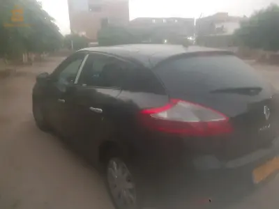 voiture 1.9dci 130ch privilège mains libres couleur noire