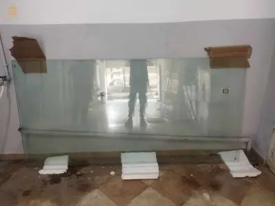 Vitrine en verre 5m70 sur 2m50 offre million