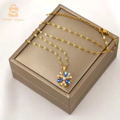 collier avec pendentif en  flacon de neige pour femme retatif 360°