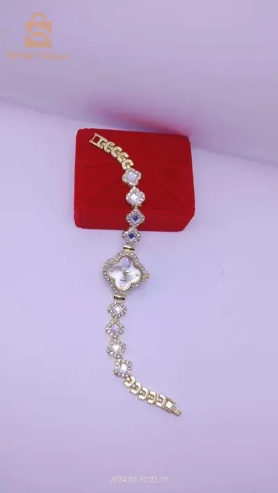 ساعات نسائية