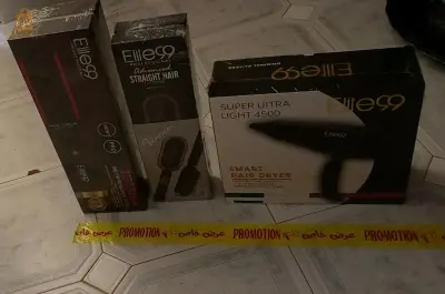 مجموعة من المجففات وفرشتين كهربائيتين احترافيتين