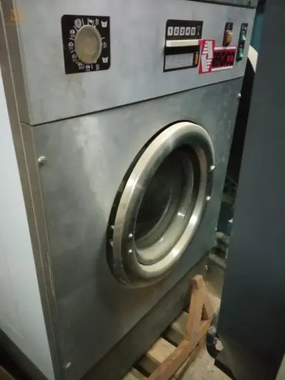 معدات محل غسل و تجفيف الملابس