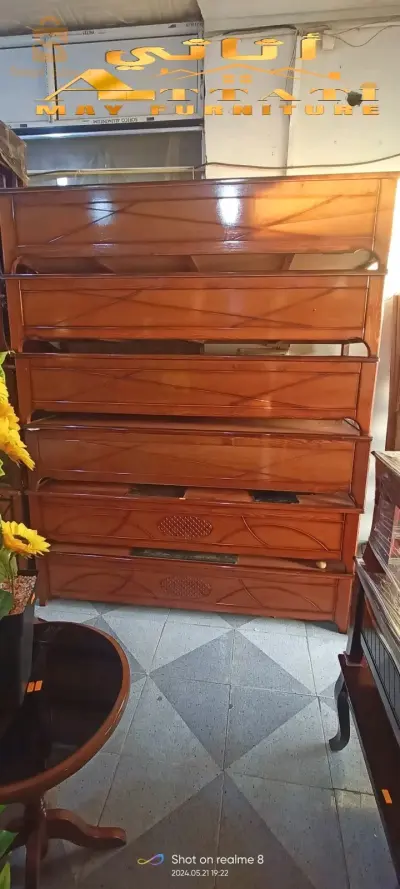 canapé coffret en bois rouge