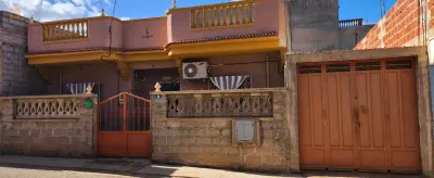 Maison à vendre située à Tient, daira de Ghazaouet, wilaya de Tlemcen.