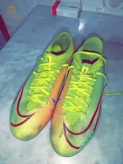 soulier de foot nike Mercurial original pointure 40. (25cm)