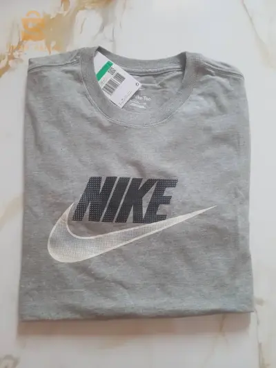 🥁🚨 NOUVELLE ARRIVAGE 🥁🚨#Disponible_0558459644
New Articles. #Kaba_Européen 
T_Shirt #Nike 
Couleur : Gris_
Taille :  Xl 
 ✅✅ 100% coton 
 #Prix_Imbatteble:  5 200 DZ 🤗🤙🤙✅  Livraison : Disponible 58 wilaya 🤗👌
التوصيل متوفر 58 ولاية  مرحبا بيكم 👌

#nike #nikefootball #nikeair #nikemen #niketshirt #nikerunning #nikeboy #styleme #StyleUnique