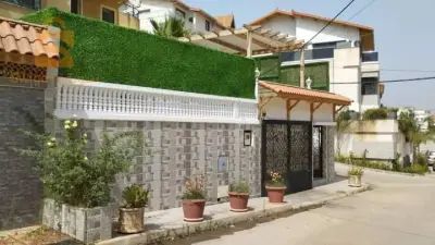 Courte durée. Dans une résidence loue une belle villa avec piscine a saoula superficie 200 m2 (livré famille obligatoire) 
Location à partir le 10 juin 
Une semaine prix 40000 da la nuitée 
Plus une semaine 35000 da la nuitée 
Bienvenue 
Tél : 0552.43.99.32  / 0783.96.47.66