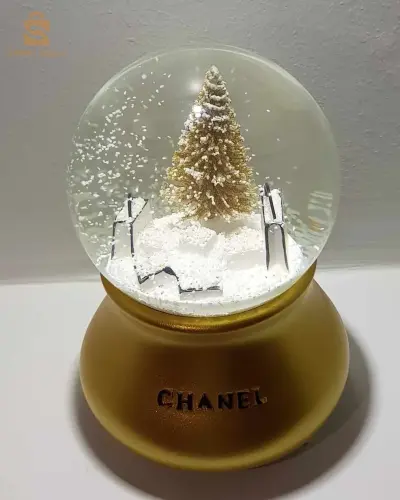 .boulle de neige et veilleuse en rose