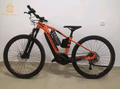 السلام عليكم كاين vélo électrique حاجة شابة نقية مشاء الله بيها بشارجار تاعها 2 AH