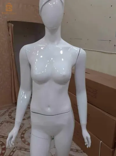 مانكات نسائية