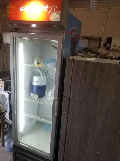frigo présentoir très bon état de marche 
prix fix 55000da