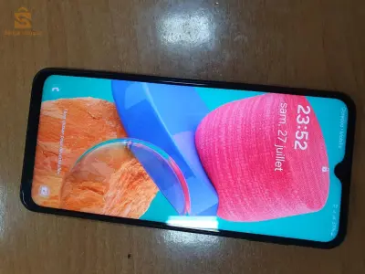 je mets en vente un samsung m33 état comme neuf
