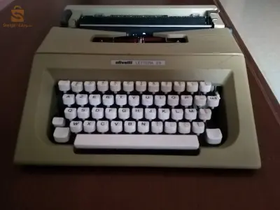 Machine à écrire olivetti lettra 25
