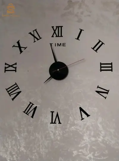 ساعة حائط