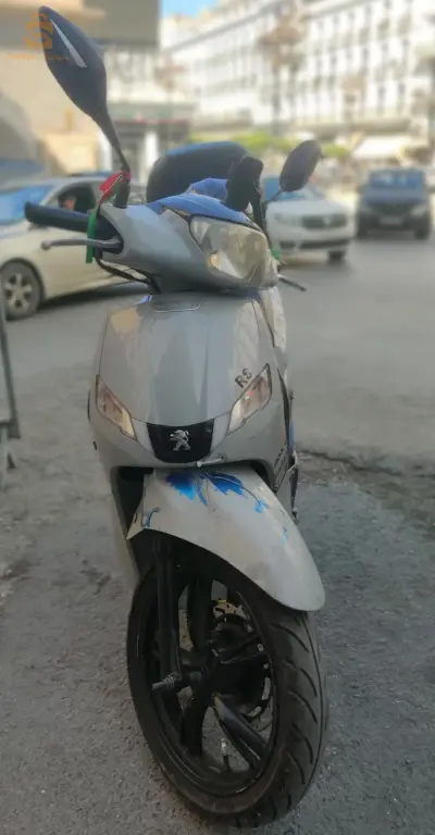 Peugeot twitte 125