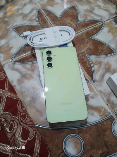 هاتف نقال بحالة جديدة