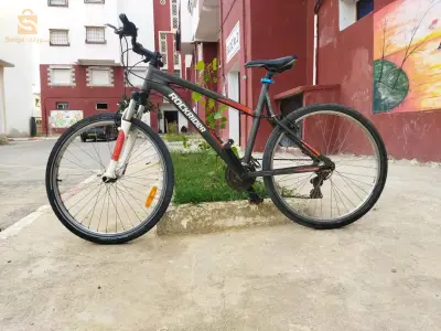 دراجة هوائية من نوع  ROCKRIDER.
