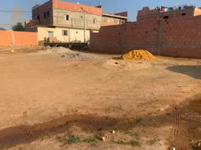 قطعة ارض صالحة للبناء