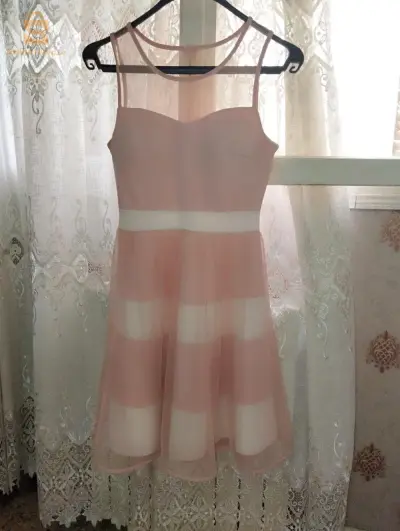 robe de soirée blanche et rose ( 12/14 M )