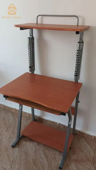 Table PC bois bon état نقية شابة bon prix مرحبا بكم ✅ 😍