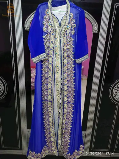 قفطان باللون الأبيض و الأزرق مقاس XL