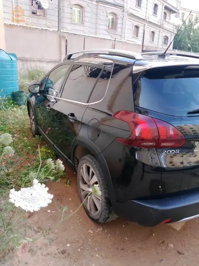 a vendre Peugeot 2008 6cv turbo essence purtech année 2019