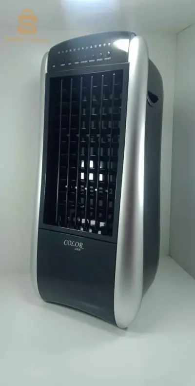 لصيف هادئ و مريح جبنالكم الافضل . 
مبرد هواء من color 
 
✅يساعدك على النوم براحة في الايام الصيفية  
✅ذو تصميم أنيق باللون الاسود  
✅طاقة تبريد65 w 
✅يحتوي خزان ماء قابل للنزع  سعته 4.5 الى 5 لتر  
✅يحتوي على جهاز تحكم 
✅و مؤقت 1-24 ساعة  
✅سرعة الهواء ذات 3 مستوايات ( عالي .متوسط .منخفض )  
✅يحتوي على نمطين ( عاديو وضع النوم )  
✅الابعاد : 344×304×740 mm