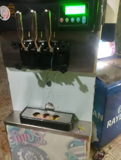 ماشينة تاع لاكريم ليون روايال