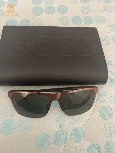 lunette de soleil Hugo Boss neuf