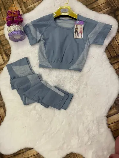 ملابس رياضة نسائية