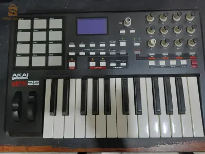 clavier midi AKAI mpk25 professionnel